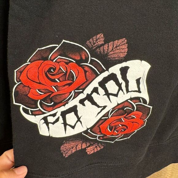VTG Fatal Black Skull Rose Emo Goth Y2K 2000s Cali Love Pullover Sweater Large - Picture 6 of 6